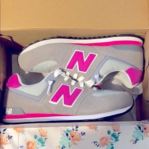 New balance 547 grey and pink NWT